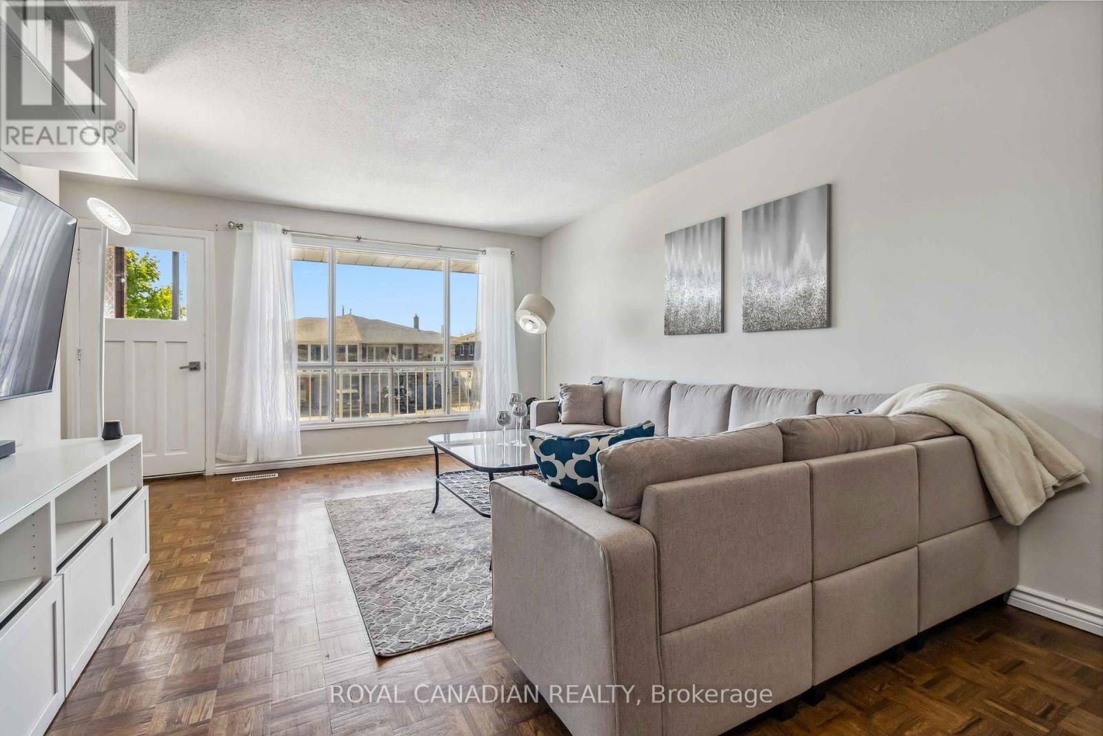 37 JELLICOE CRESCENT Image 5