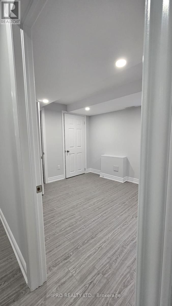 5265 SPRINGBOK CRESCENT Image 14