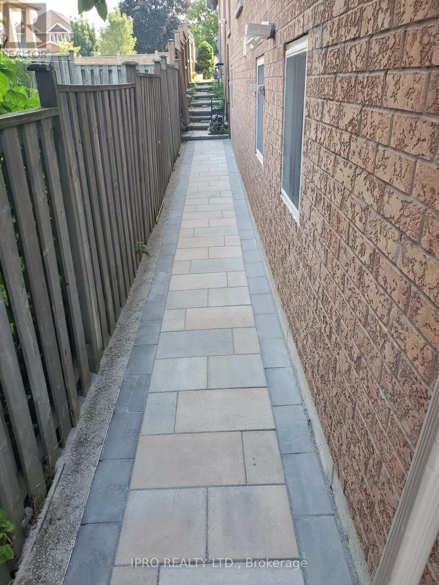 5265 SPRINGBOK CRESCENT Image 2