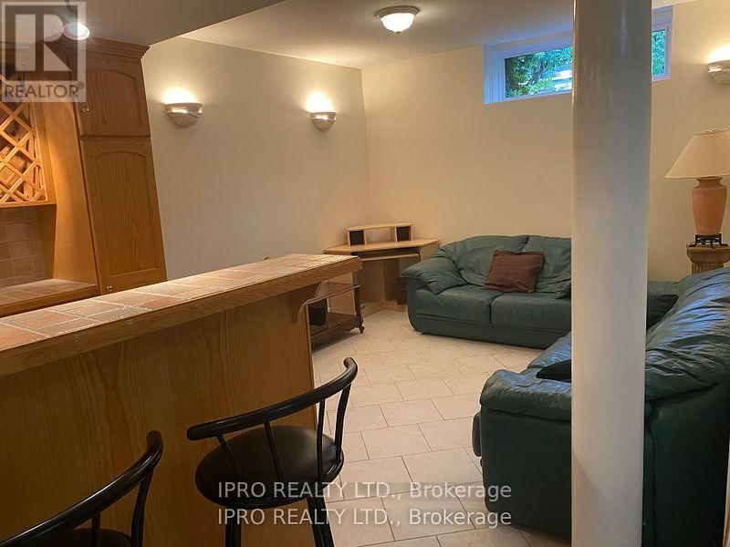 51 BERRYDOWN DRIVE Image 17
