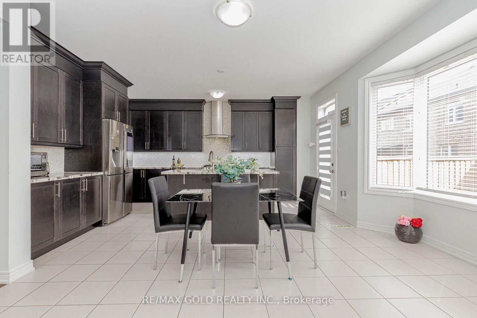 29 EZRA CRESCENT Image 10