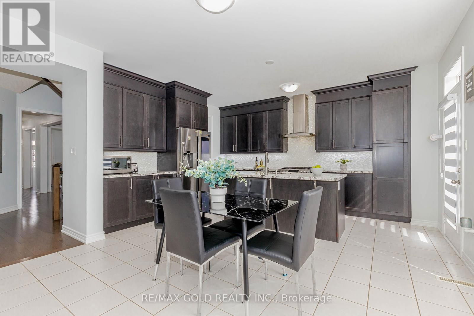 29 EZRA CRESCENT Image 11