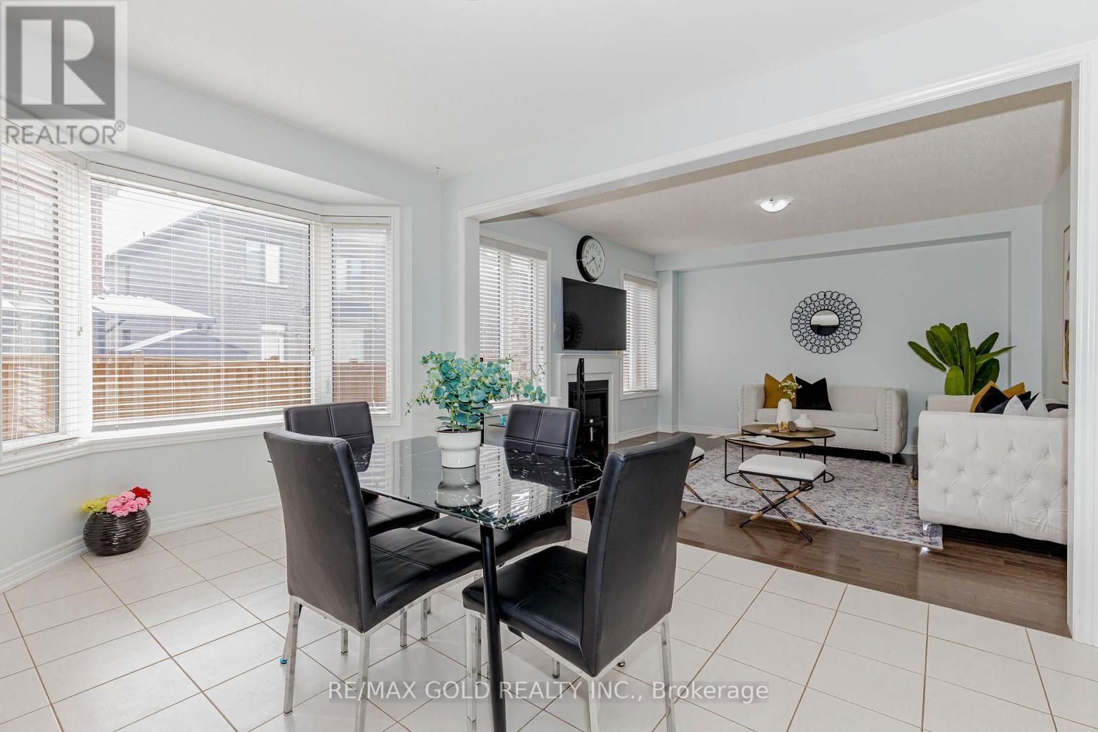 29 EZRA CRESCENT Image 12