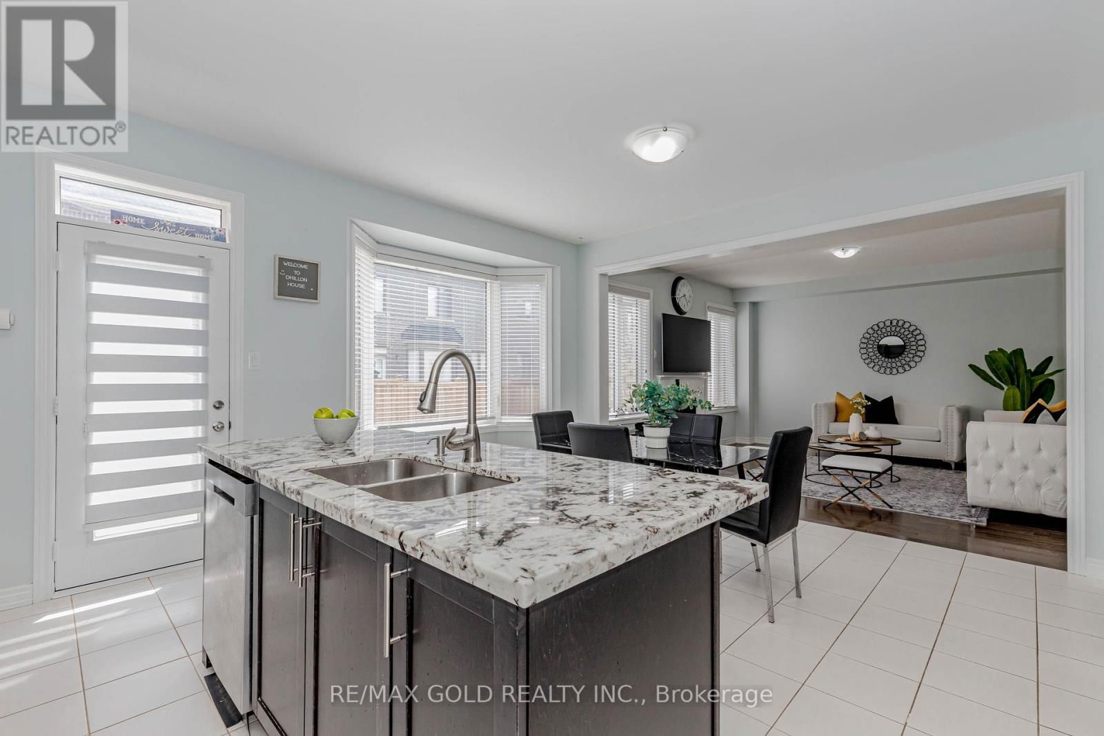 29 EZRA CRESCENT Image 18