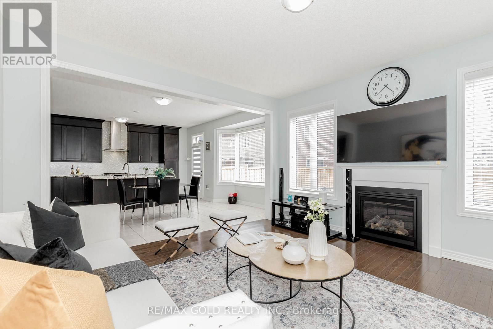 29 EZRA CRESCENT Image 21