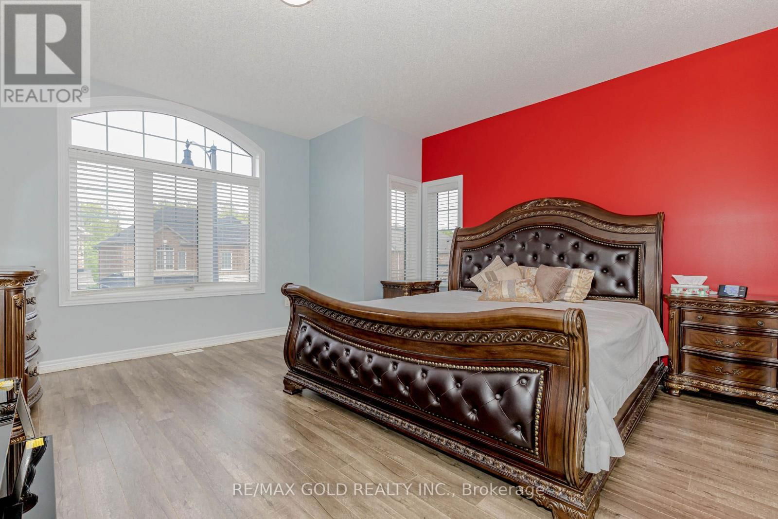 29 EZRA CRESCENT Image 27