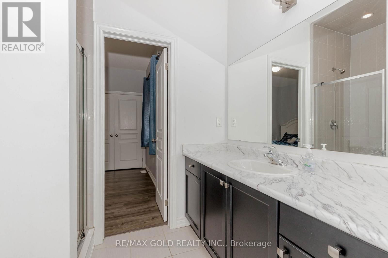 29 EZRA CRESCENT Image 30