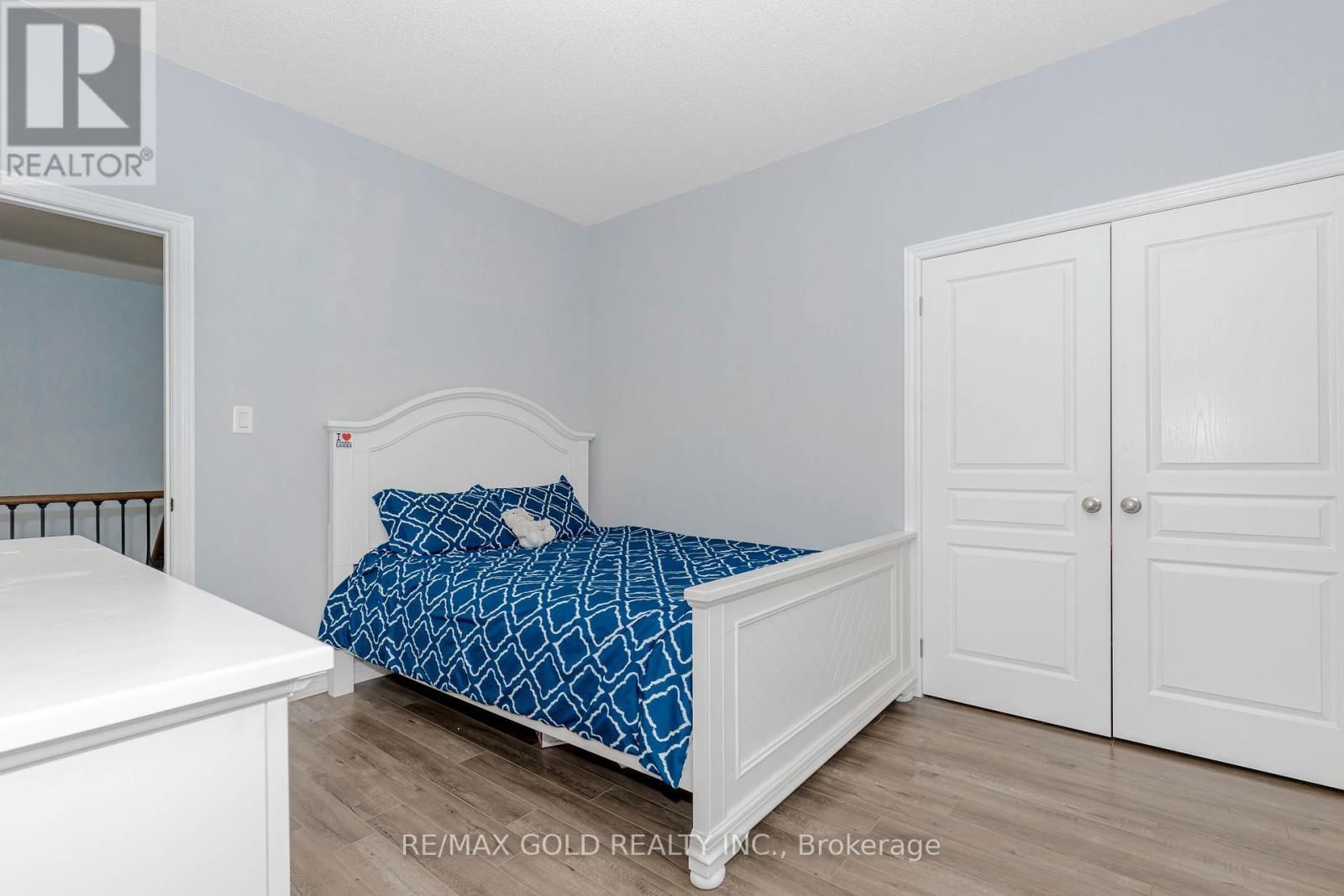 29 EZRA CRESCENT Image 31