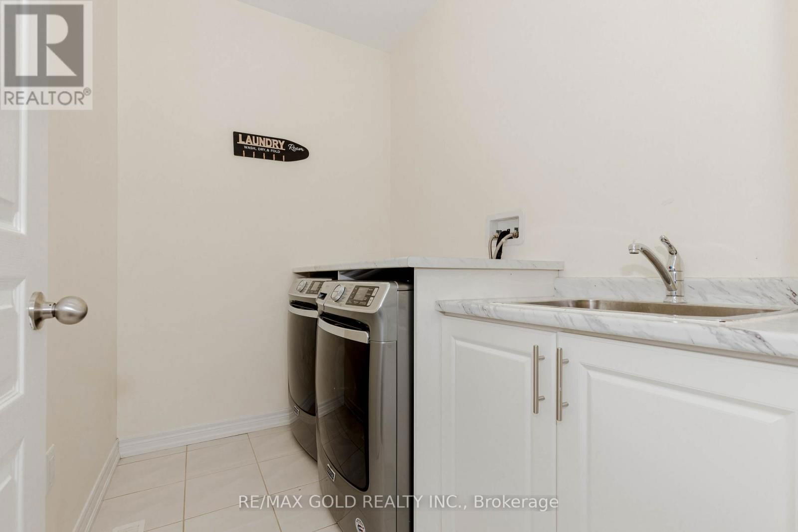 29 EZRA CRESCENT Image 32