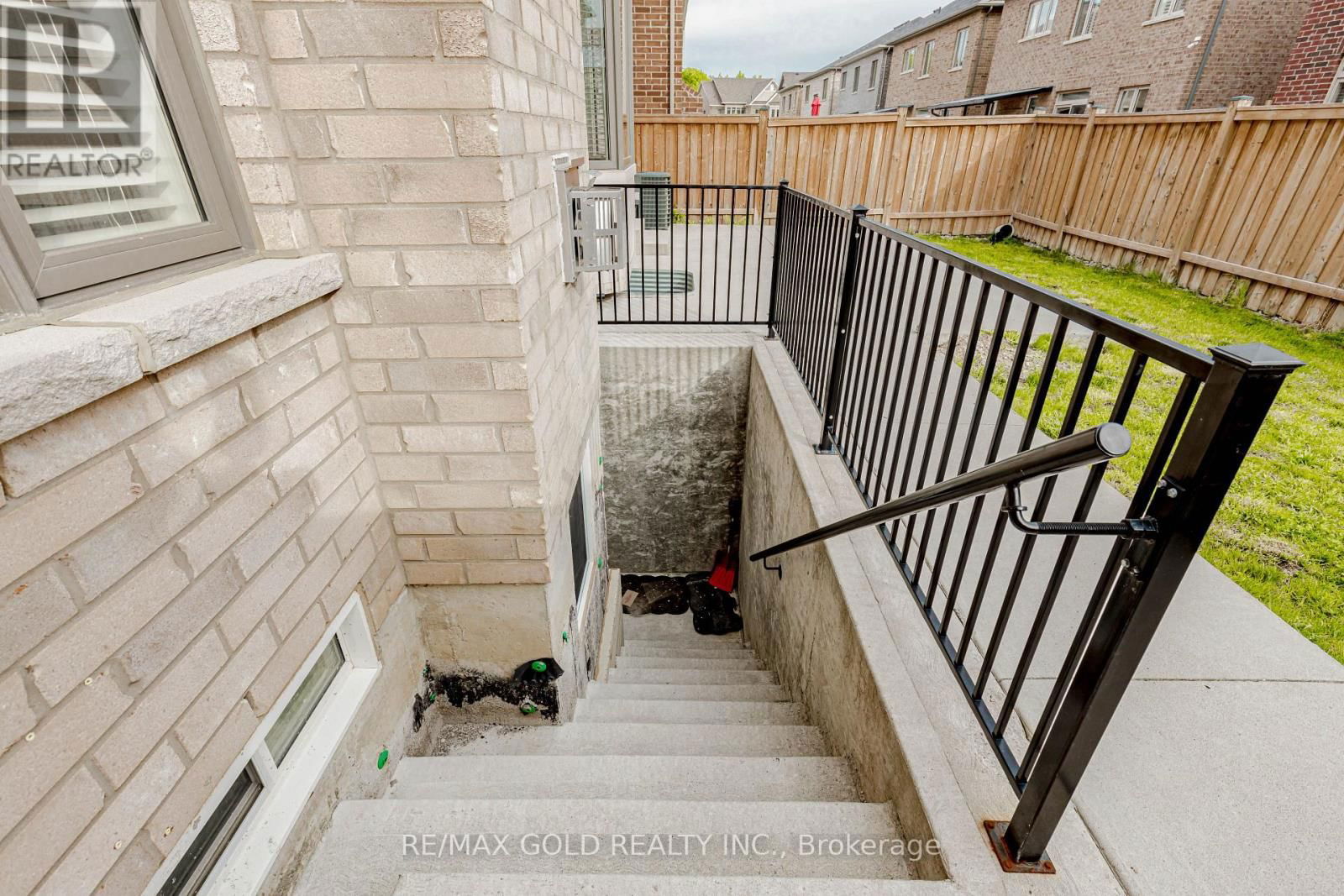 29 EZRA CRESCENT Image 33