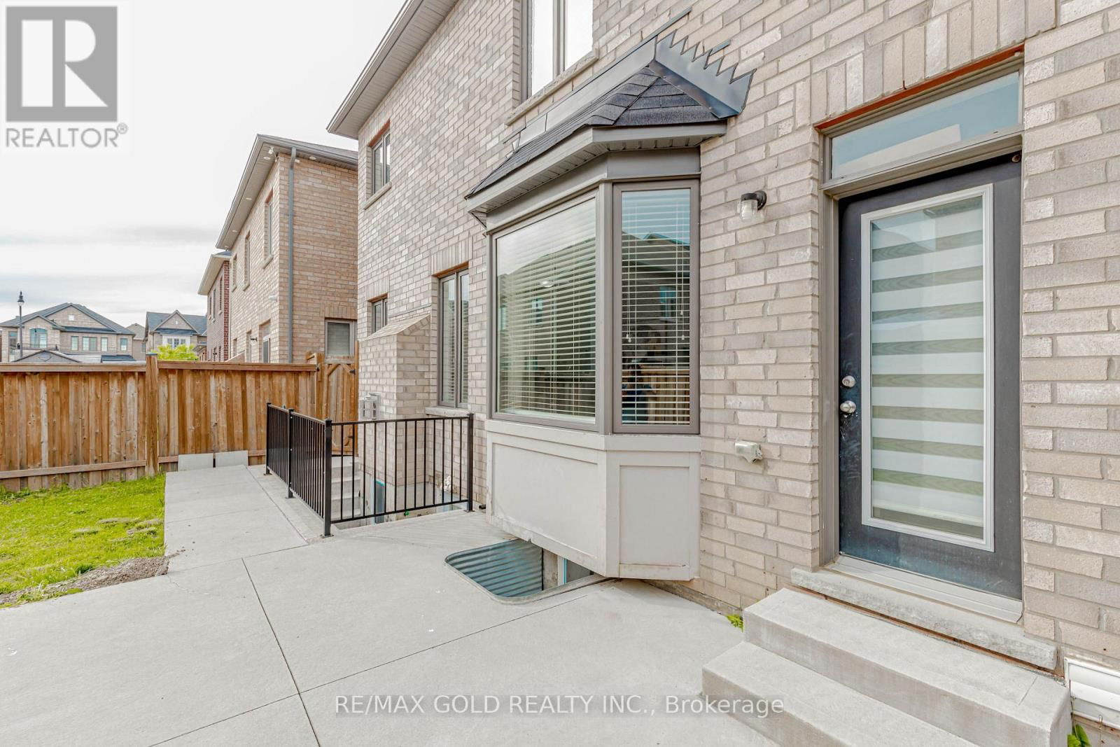 29 EZRA CRESCENT Image 39
