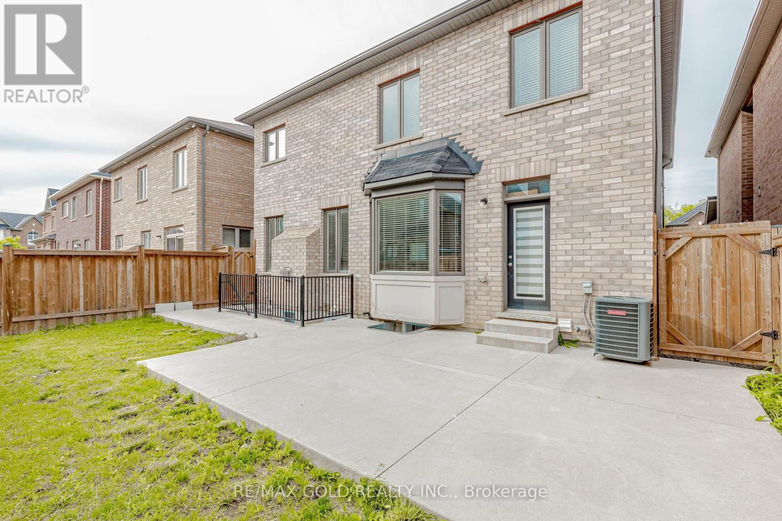 29 EZRA CRESCENT Image 40