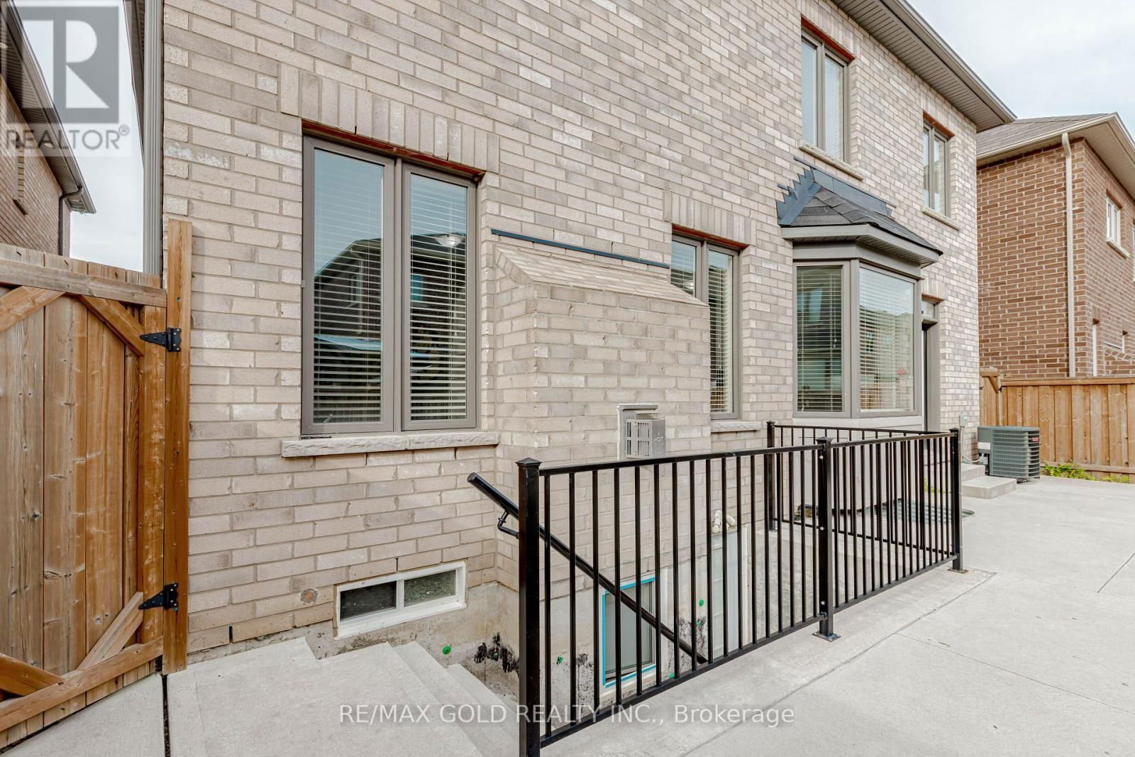 29 EZRA CRESCENT Image 41