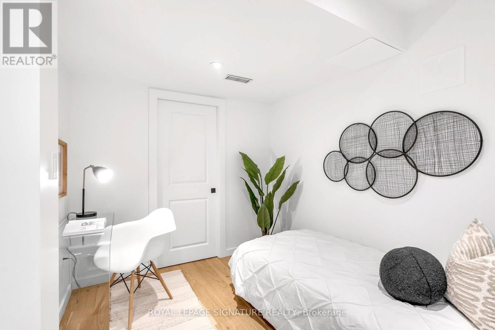 33 NINETEENTH STREET Image 20