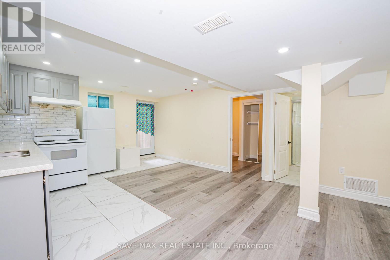19 BOAT STREET Image 10