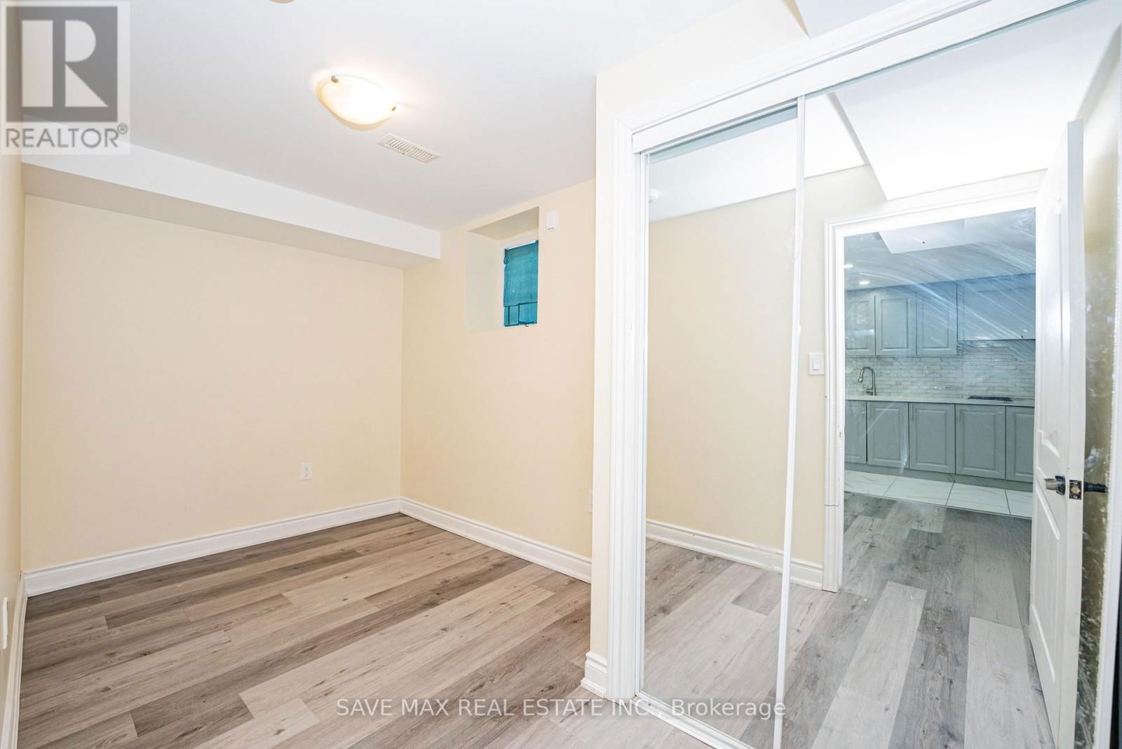 19 BOAT STREET Image 13