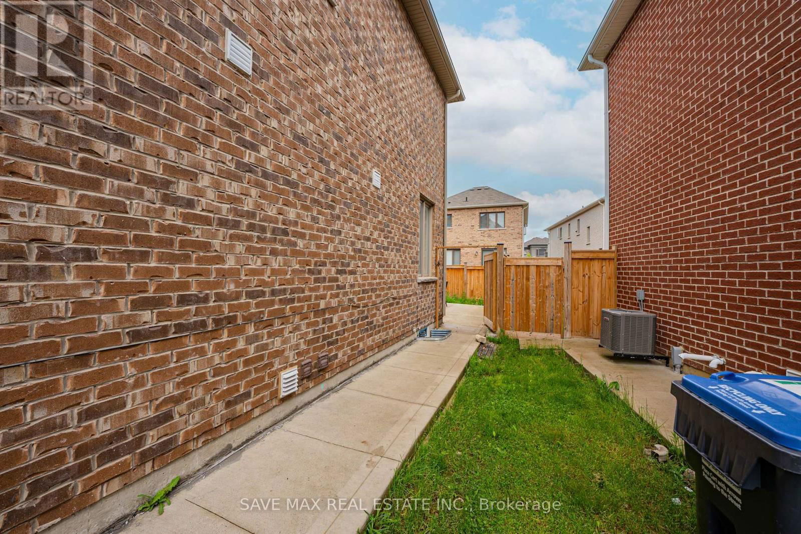 19 BOAT STREET Image 3