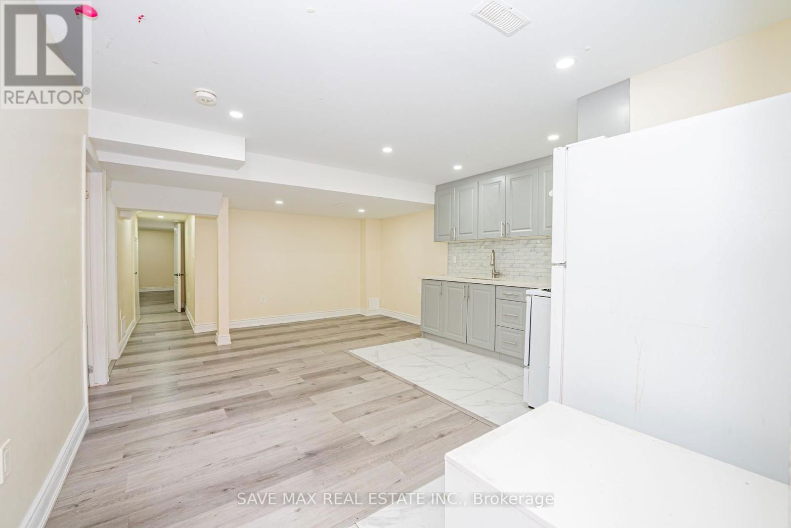 19 BOAT STREET Image 8