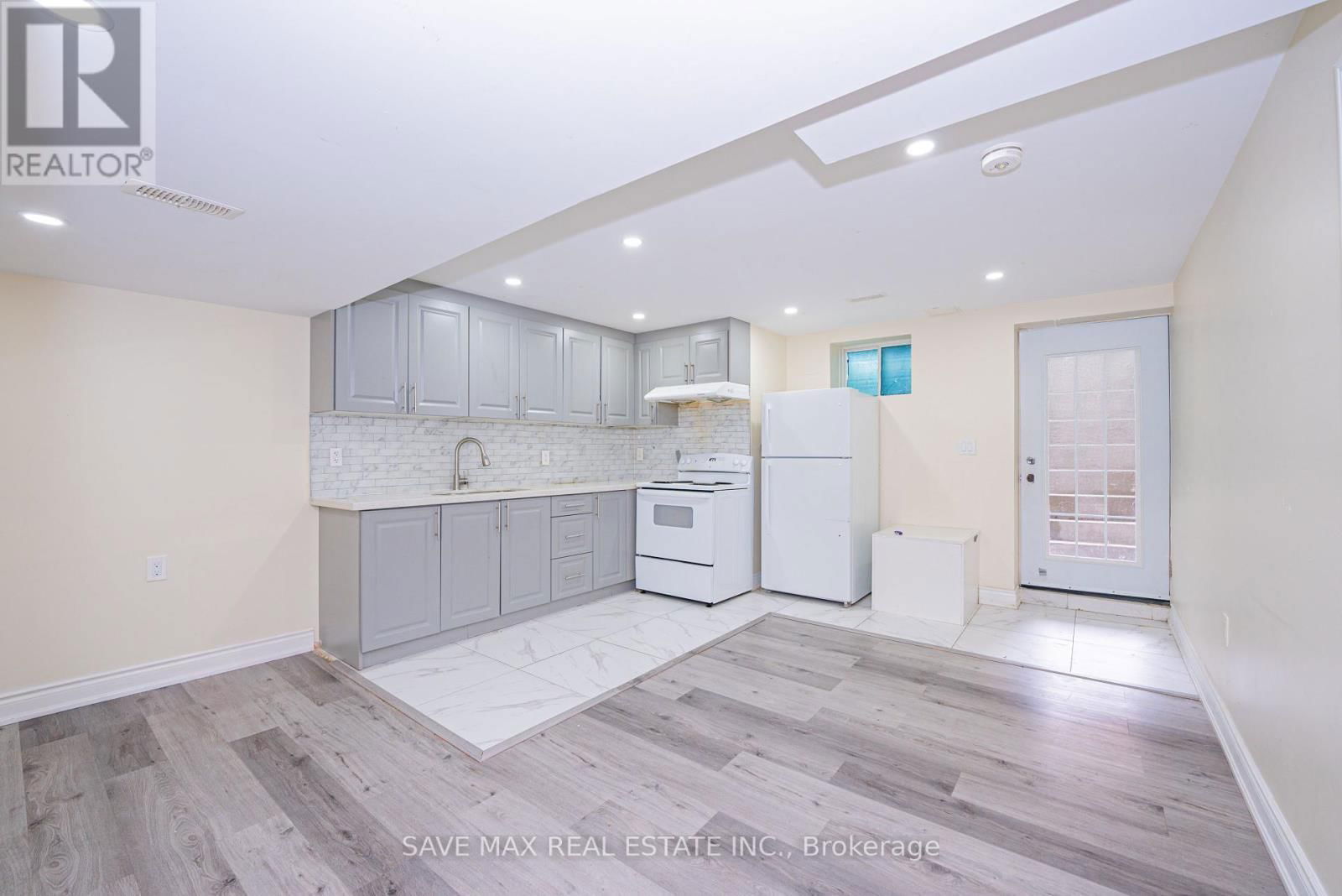 19 BOAT STREET Image 9