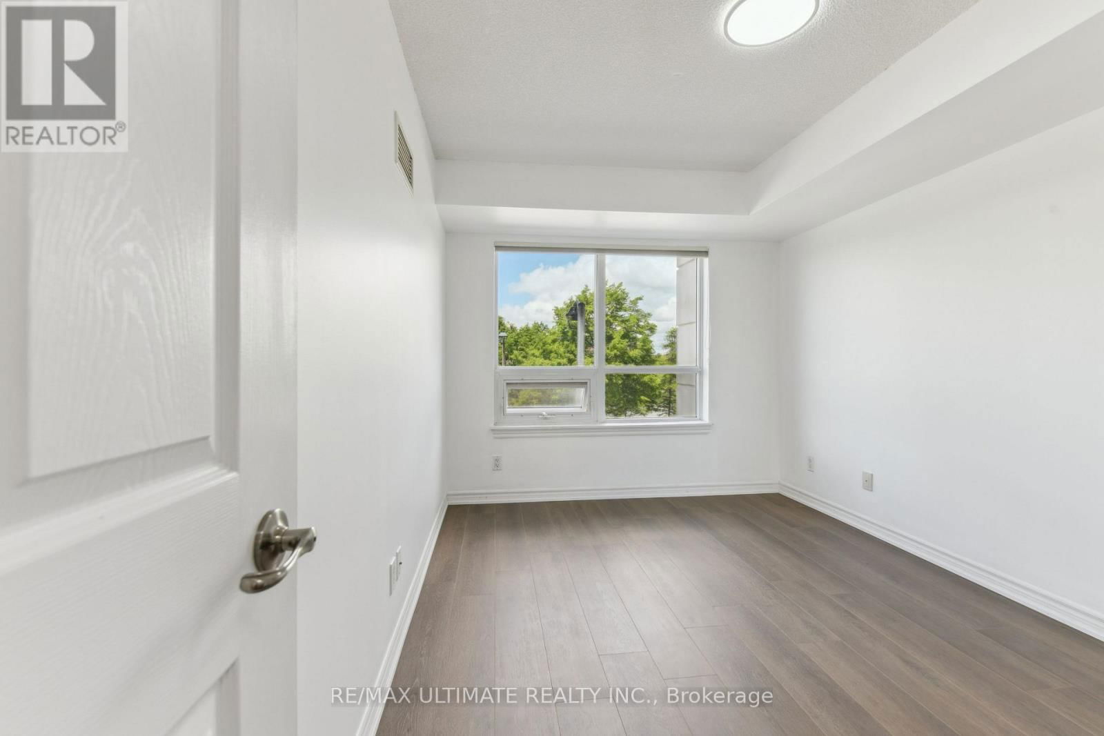 202 - 2325 CENTRAL PARK DRIVE Image 21