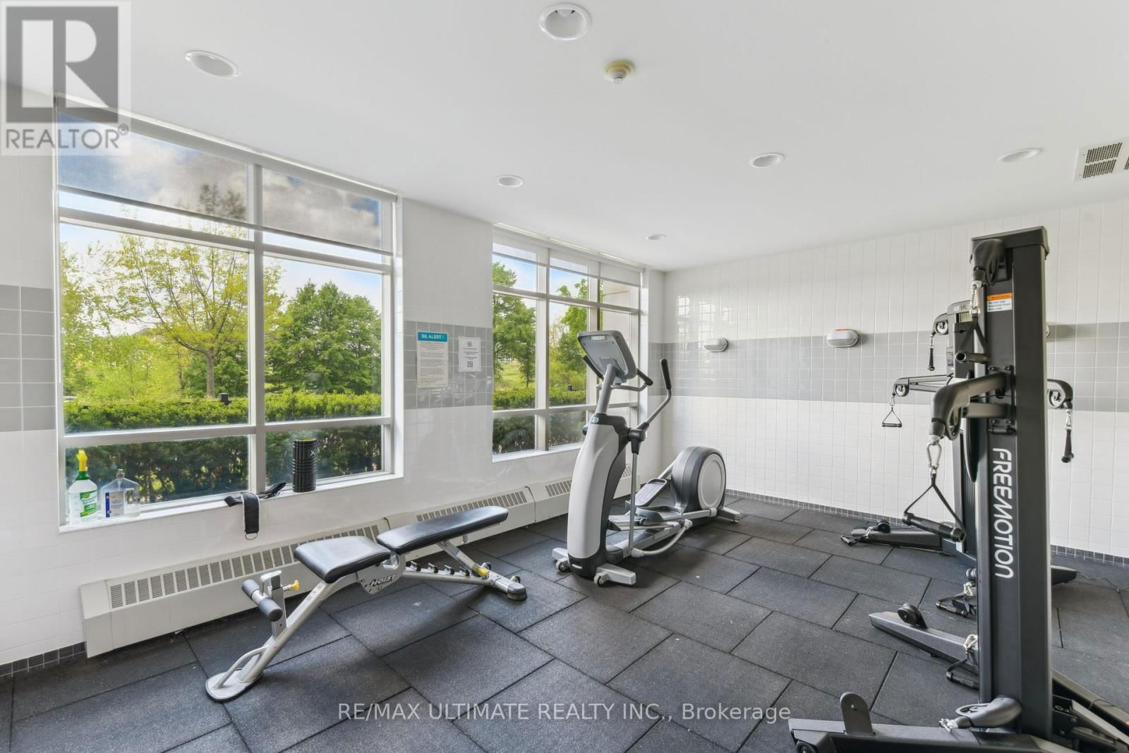 202 - 2325 CENTRAL PARK DRIVE Image 31