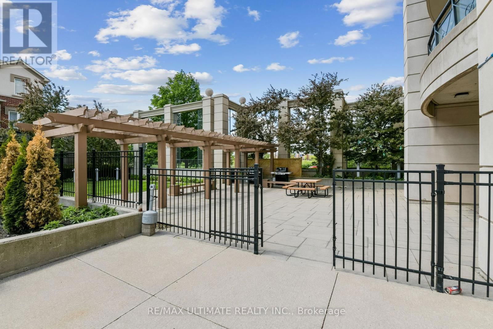 202 - 2325 CENTRAL PARK DRIVE Image 40