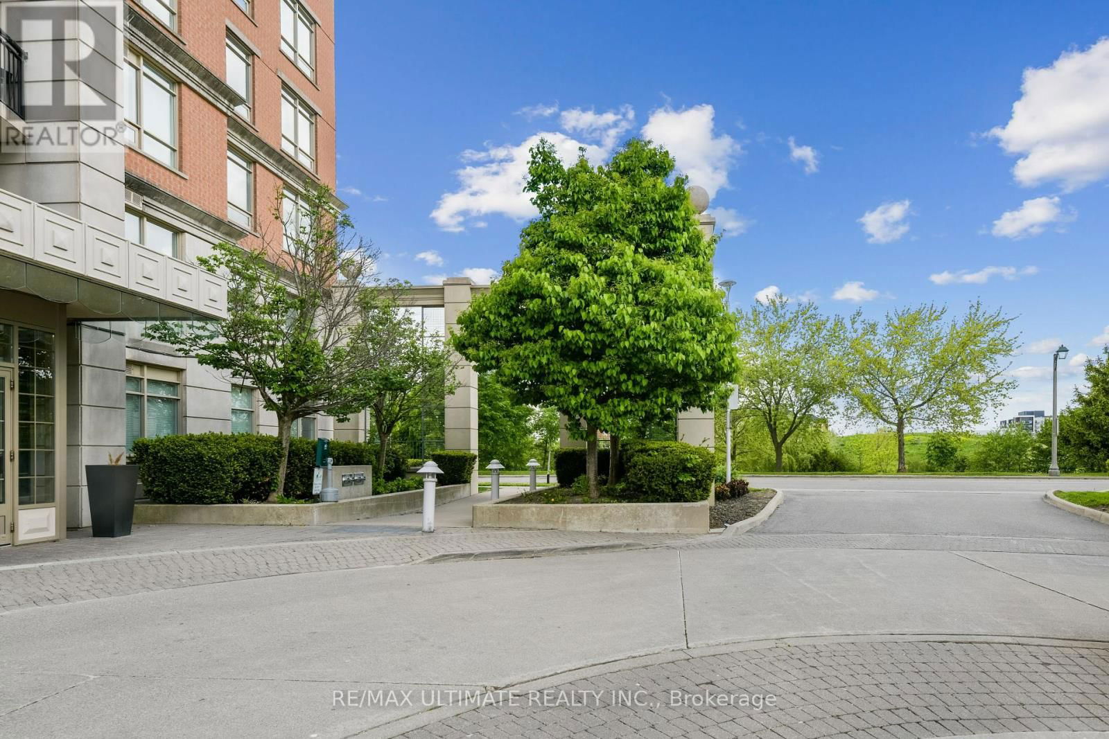 202 - 2325 CENTRAL PARK DRIVE Image 5