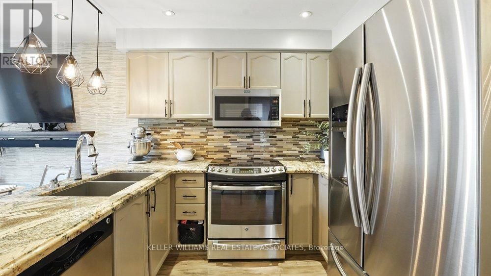 599 ASHPRIOR AVENUE Image 12