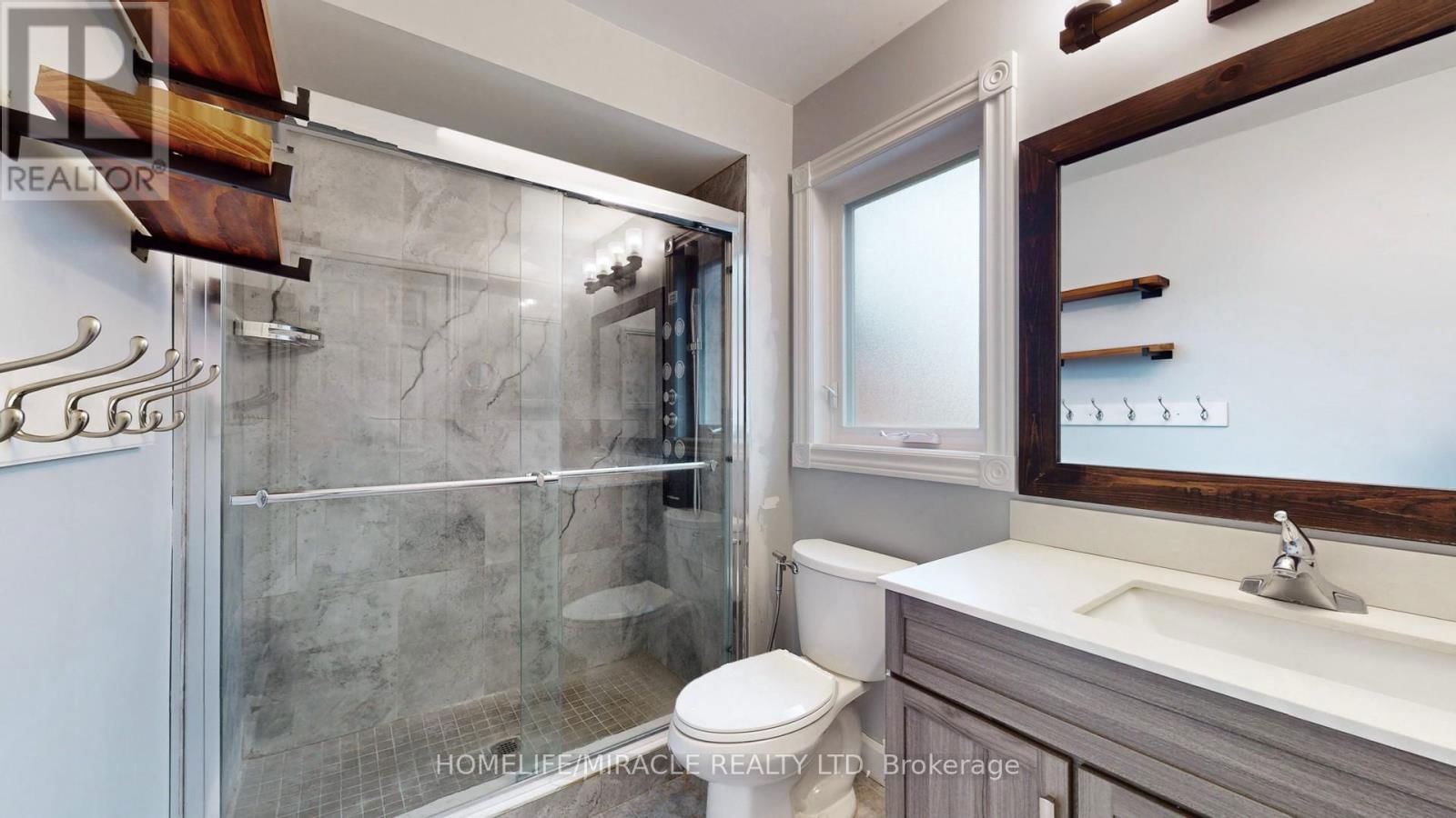 126 MOWAT CRESCENT Image 25