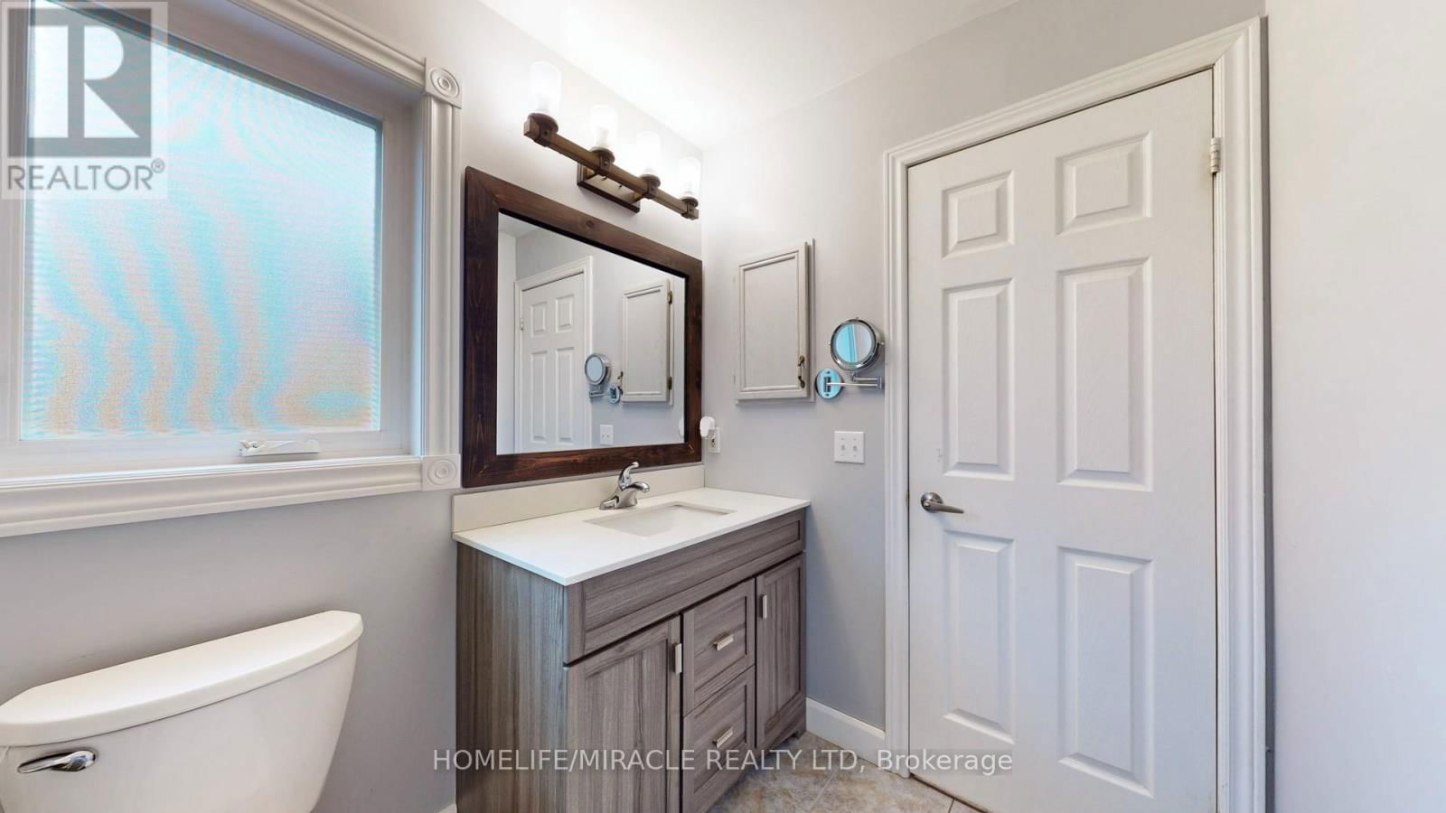 126 MOWAT CRESCENT Image 26