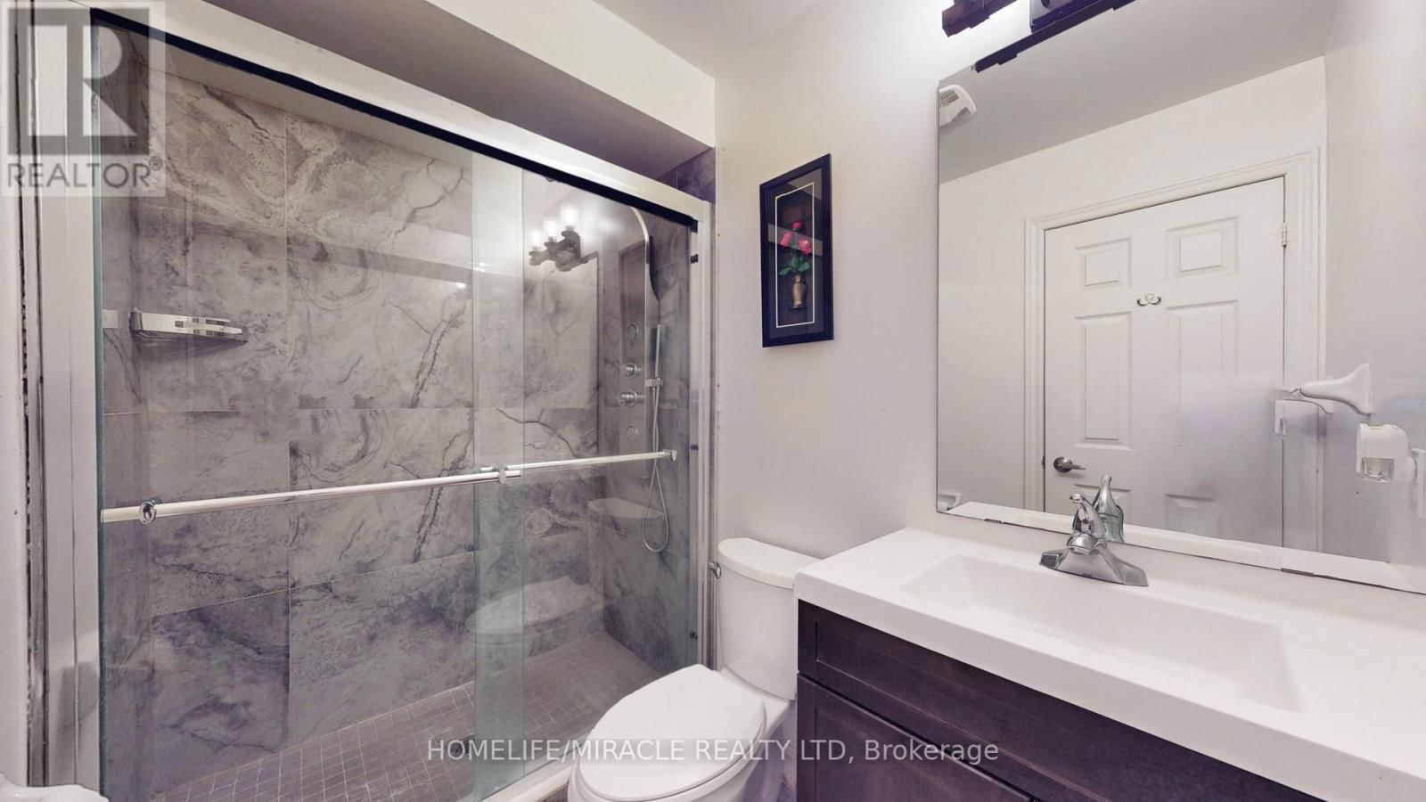 126 MOWAT CRESCENT Image 30
