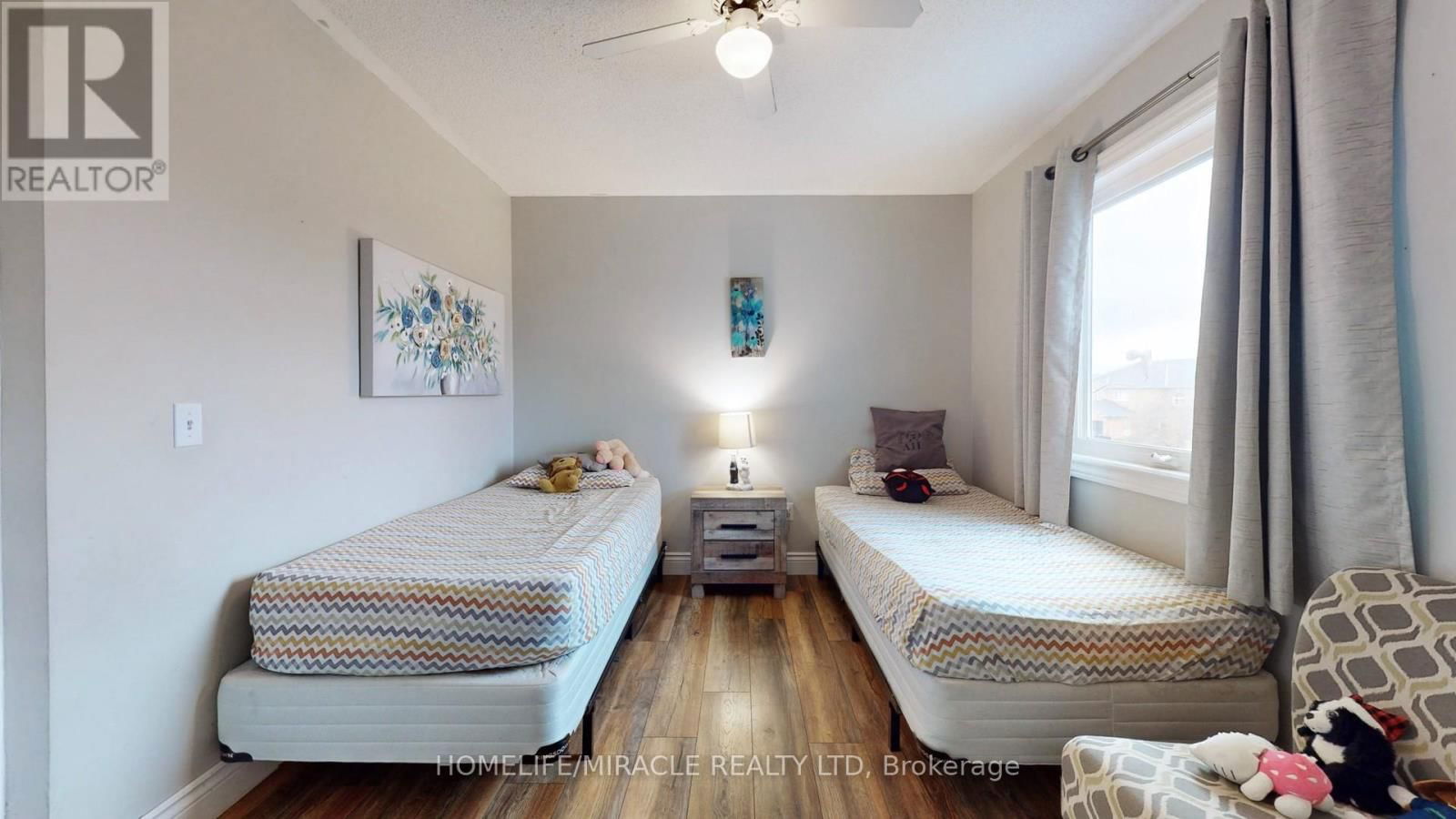 126 MOWAT CRESCENT Image 32