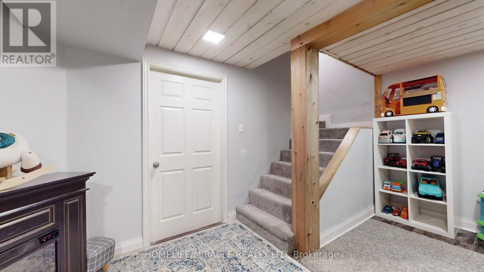 126 MOWAT CRESCENT Image 34