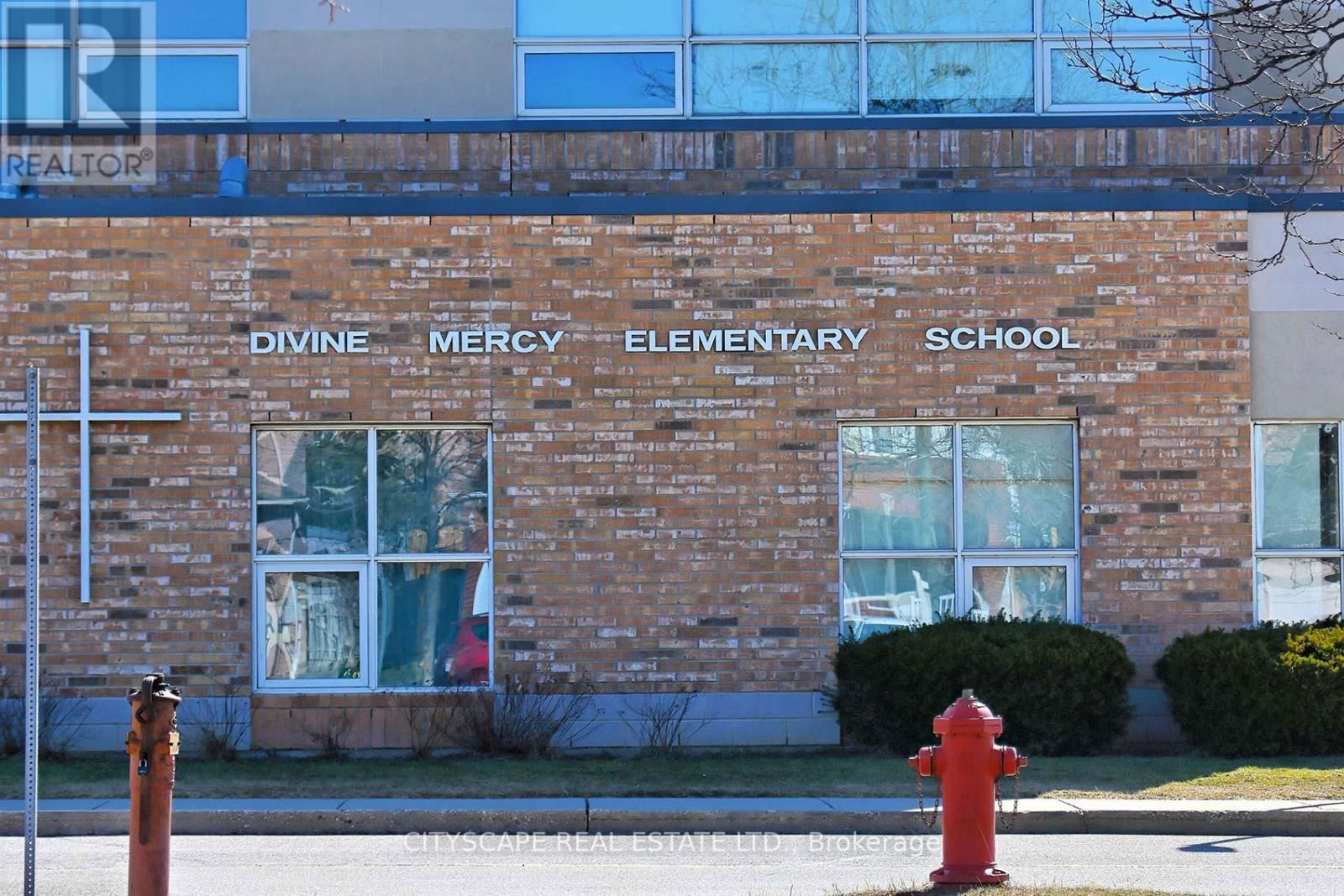 1805 - 4675 METCALFE AVENUE Image 37