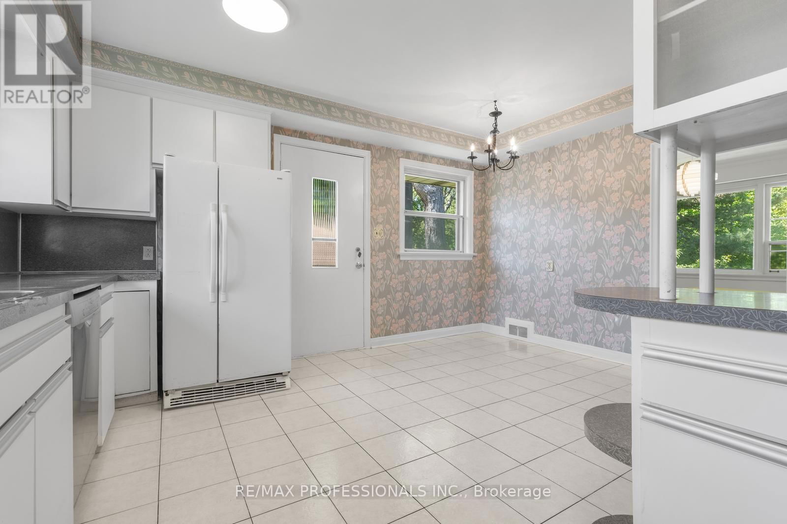 8 GLENDARLING ROAD Image 12