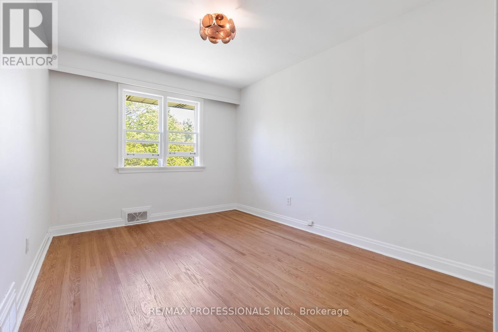 8 GLENDARLING ROAD Image 22