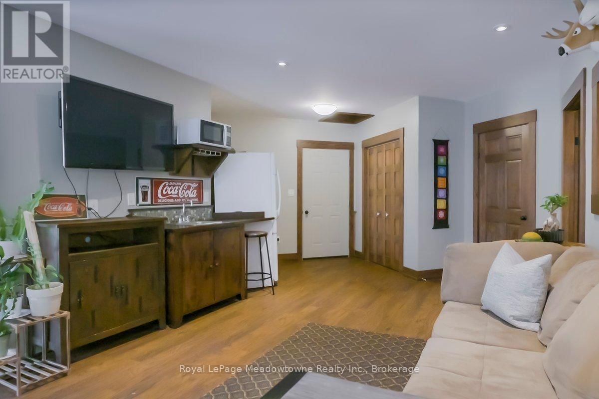 10632 FIFTH LINE Image 30