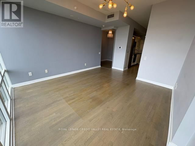 2001 - 88 PARK LAWN ROAD Image 3