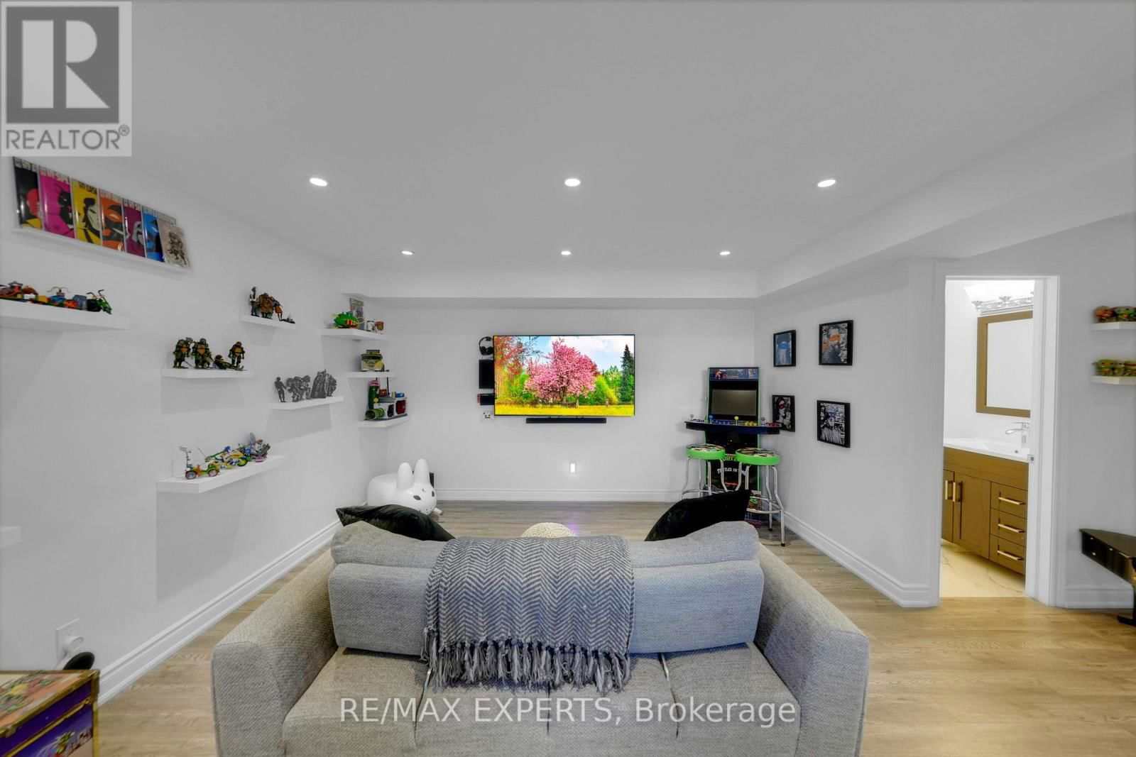 2 TORMORE ROAD Image 38
