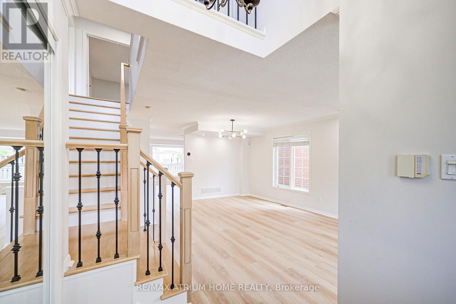2293 OAKHAVEN DRIVE Image 2