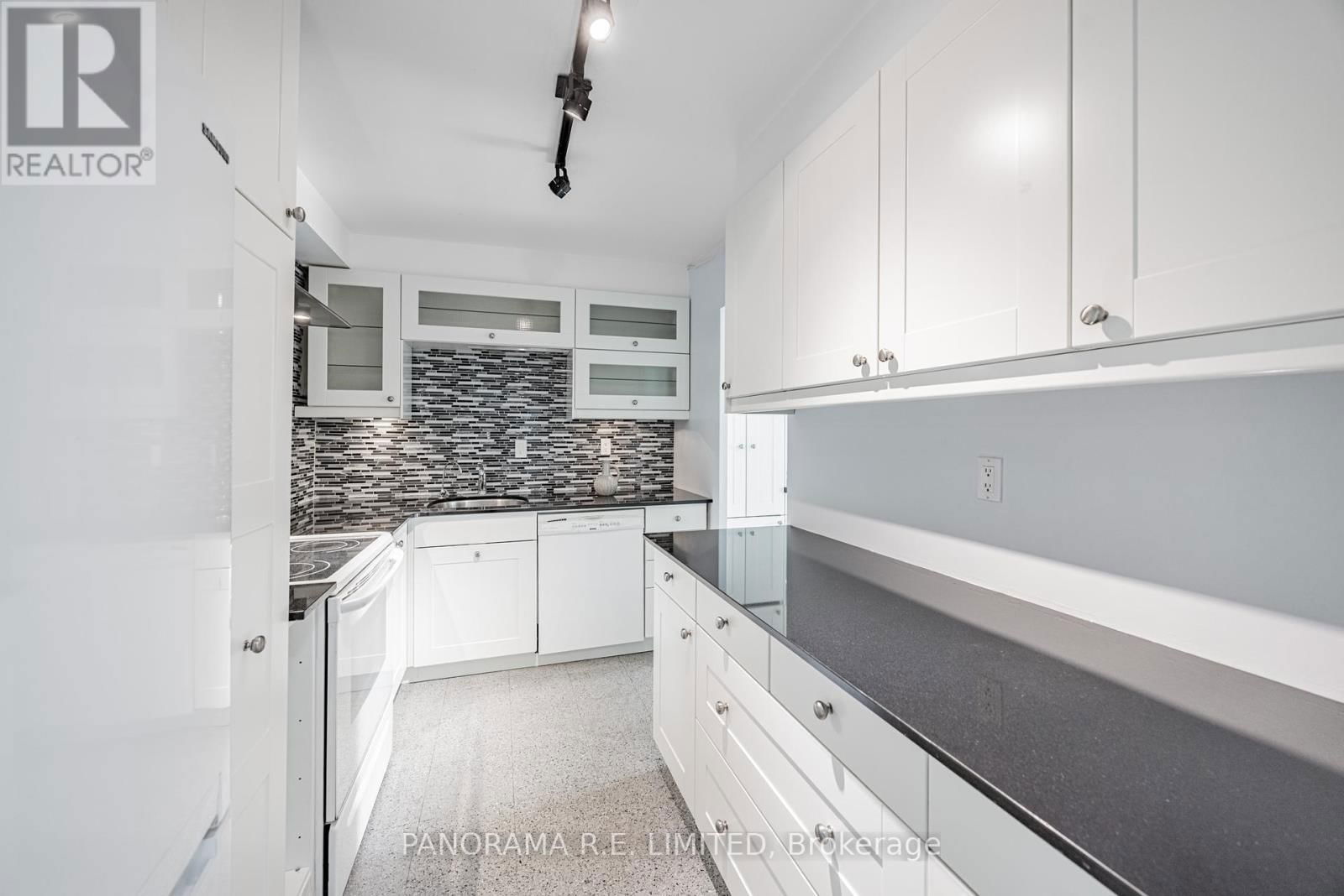 417 - 15 LA ROSE AVENUE Image 10