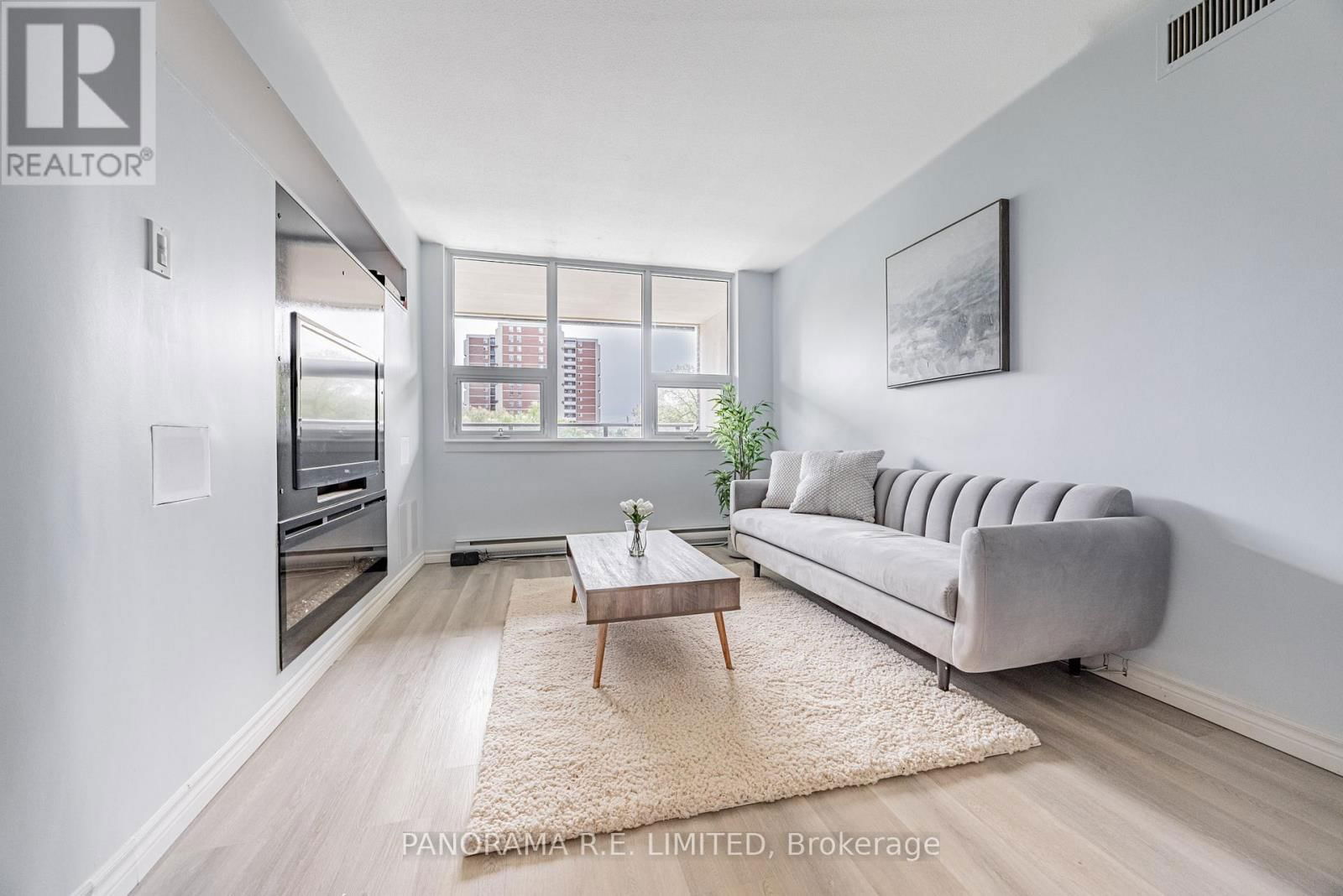 417 - 15 LA ROSE AVENUE Image 2