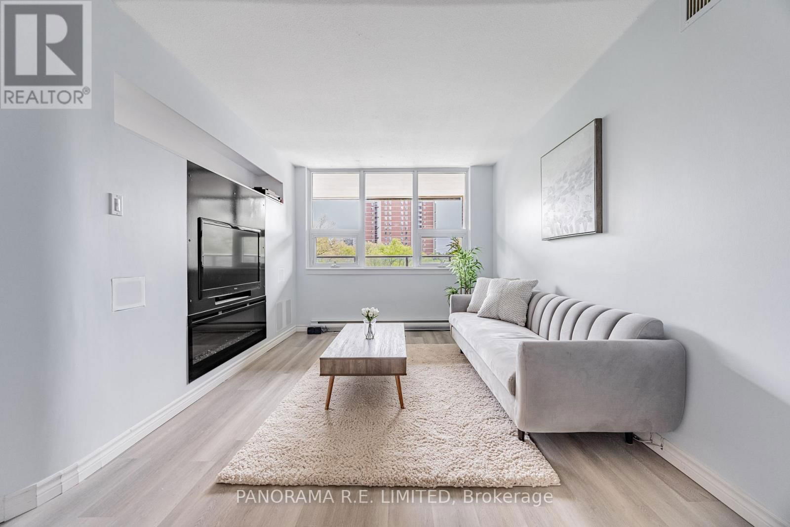 417 - 15 LA ROSE AVENUE Image 3