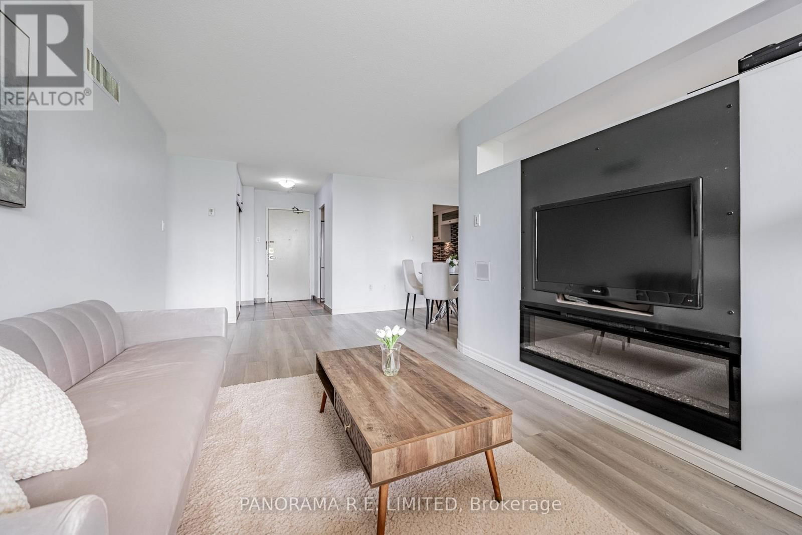 417 - 15 LA ROSE AVENUE Image 4
