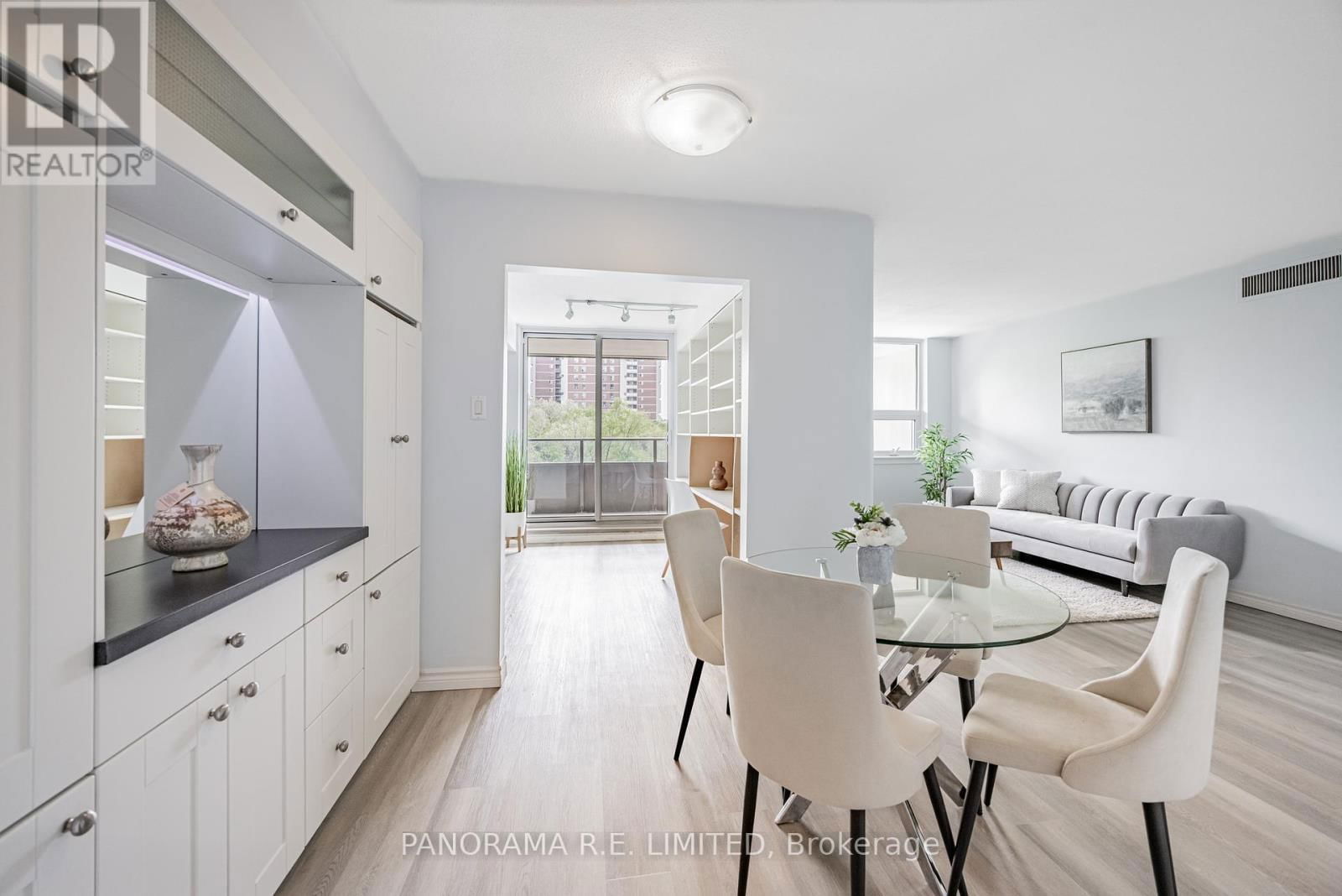 417 - 15 LA ROSE AVENUE Image 6