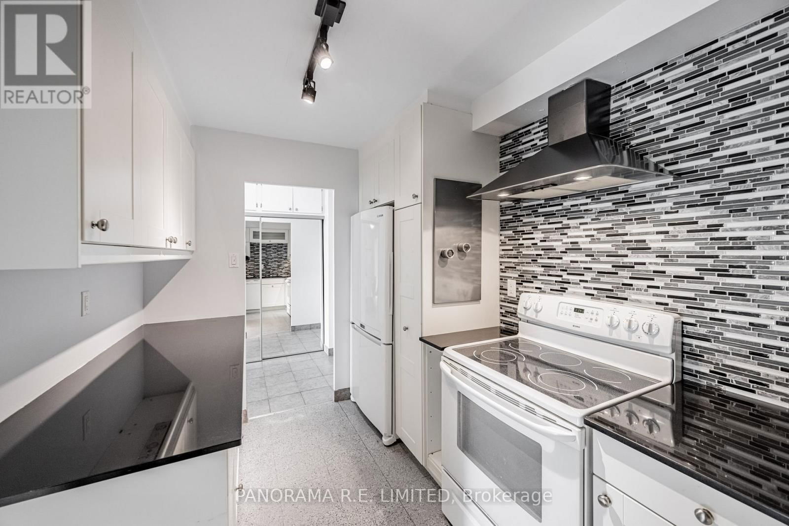 417 - 15 LA ROSE AVENUE Image 9