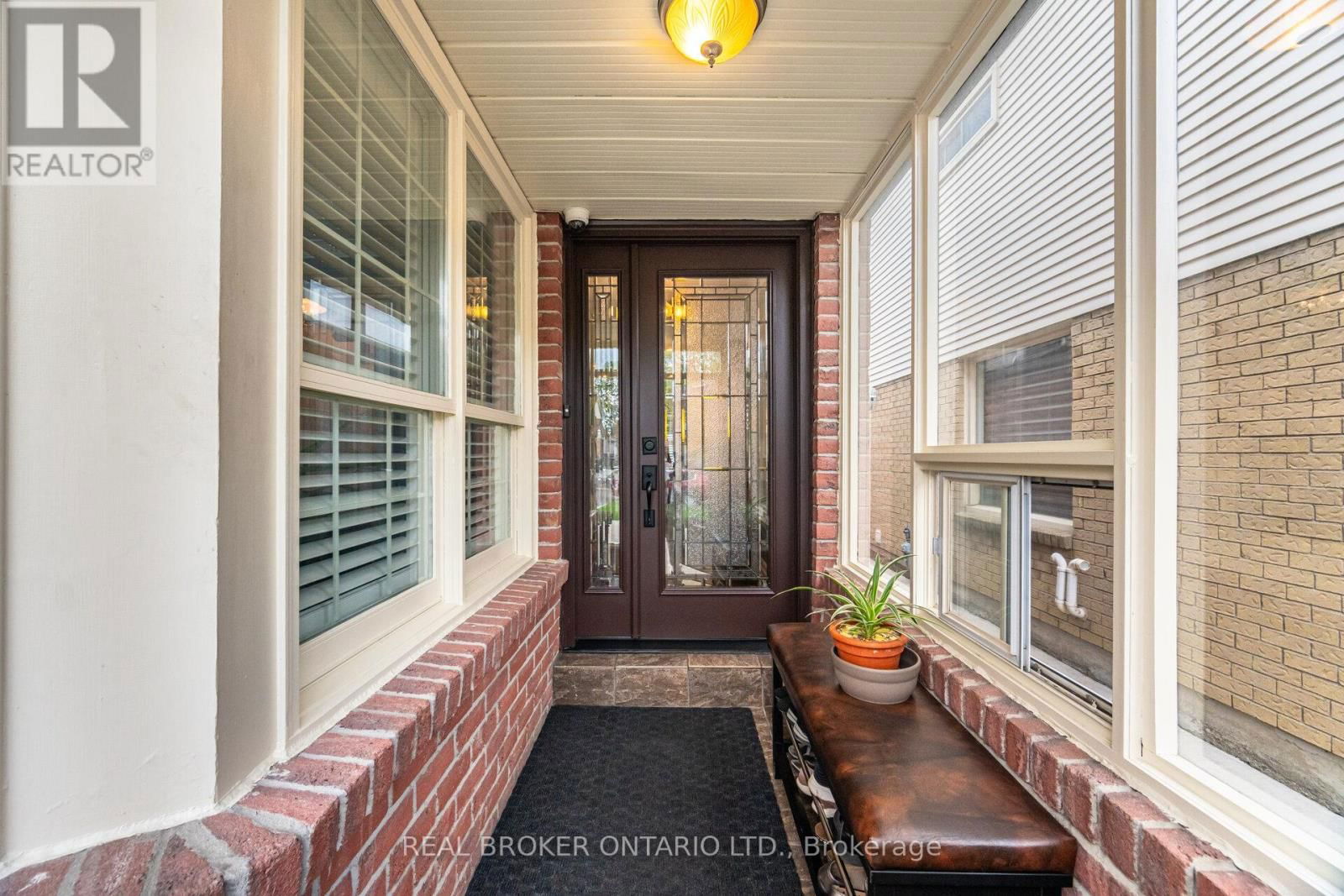 28 LACEWOOD CRESCENT Image 3