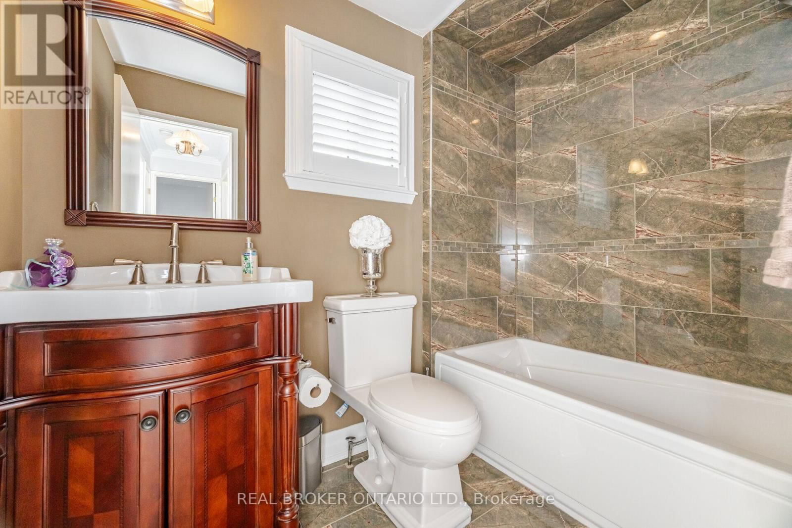 28 LACEWOOD CRESCENT Image 34