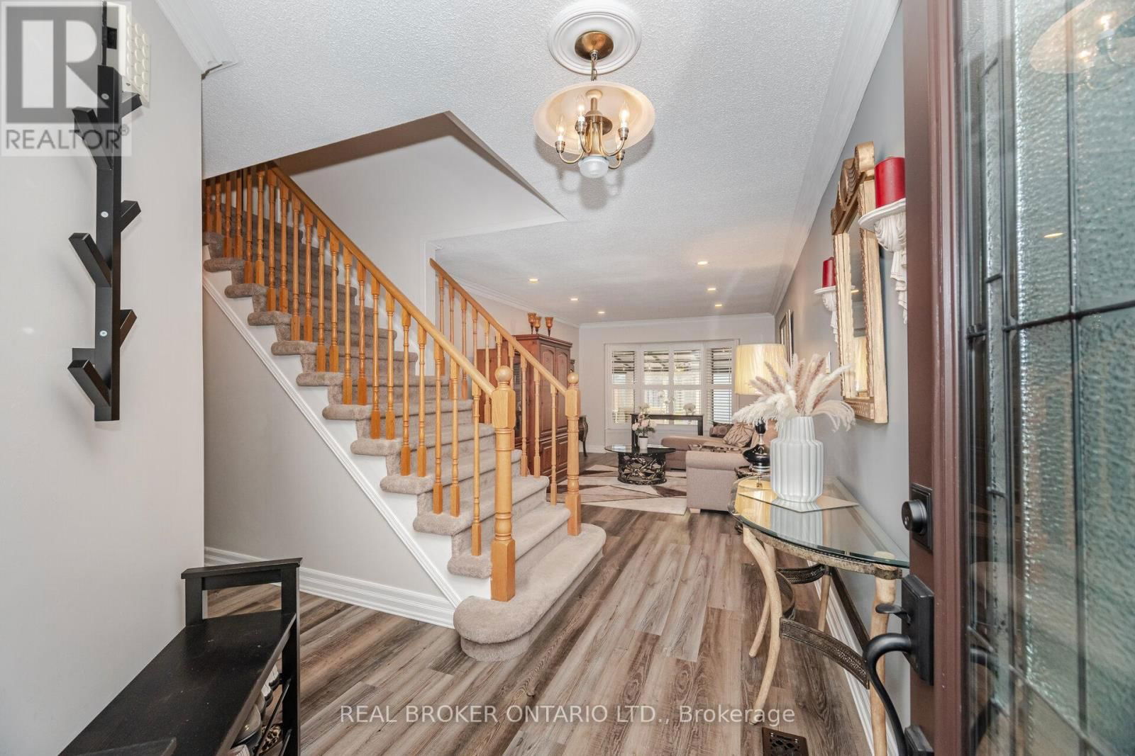 28 LACEWOOD CRESCENT Image 5
