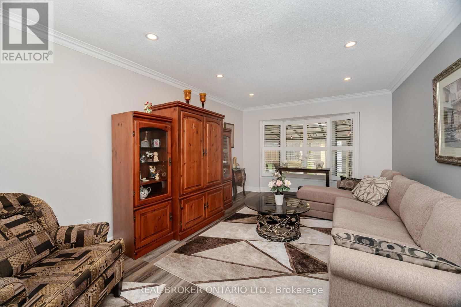 28 LACEWOOD CRESCENT Image 6